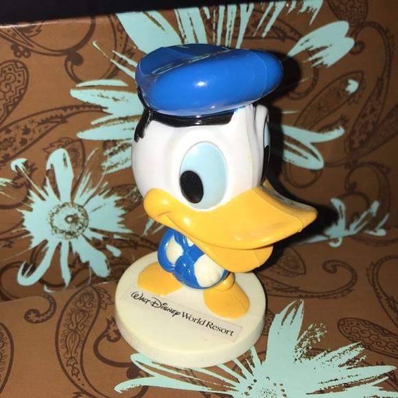 DONALD DUCK BOBBLEHEAD COLLECTIBLE - Picture 3 of 5